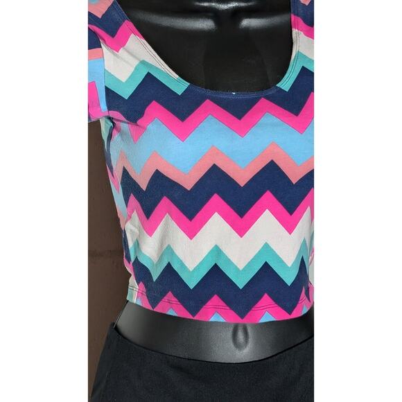 Charlotte Russe Chevron Print Crop Top Print Short Sleeve Scoop Neck Small - Picture 2 of 5